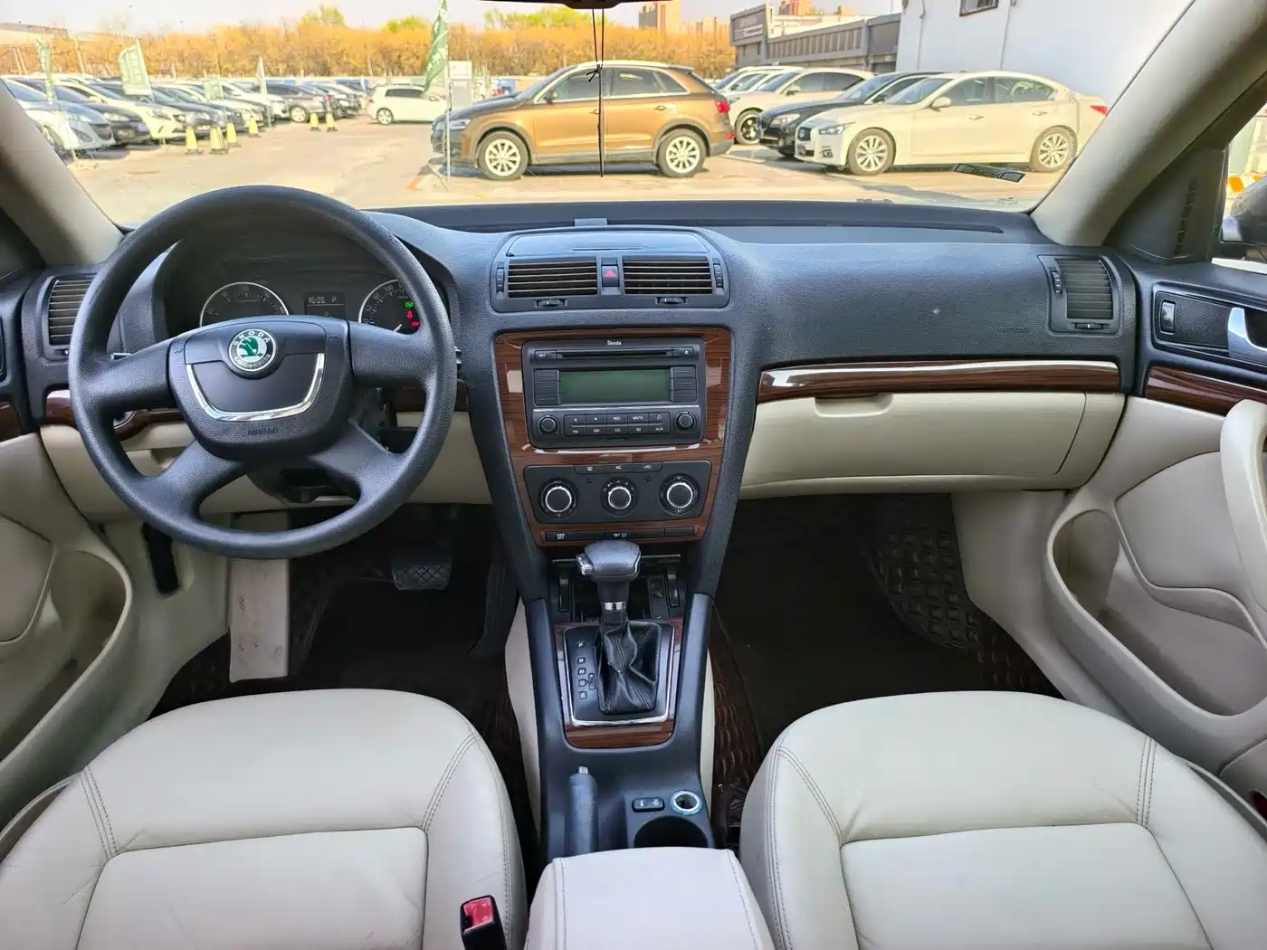 Škoda Octavia 2010 Model 2.0L Automatic Elegance Edition фото 12
