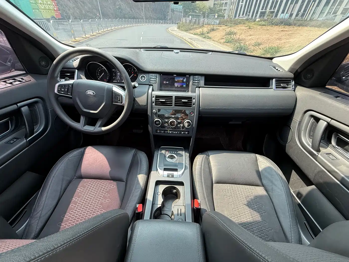 Land Rover Discovery Sport 2017 2.0T PURE фото 13