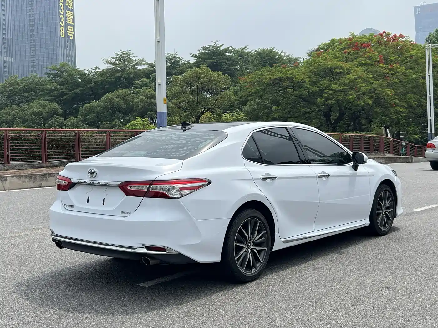 Toyota Camry 2023 2.5G Luxury Edition фото 21