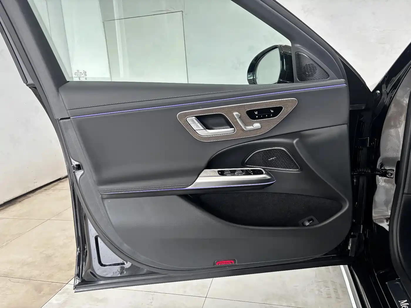 Mercedes-Benz E-Class New Energy 2024 E 350 e L Plug-in Hybrid Sedan фото 12