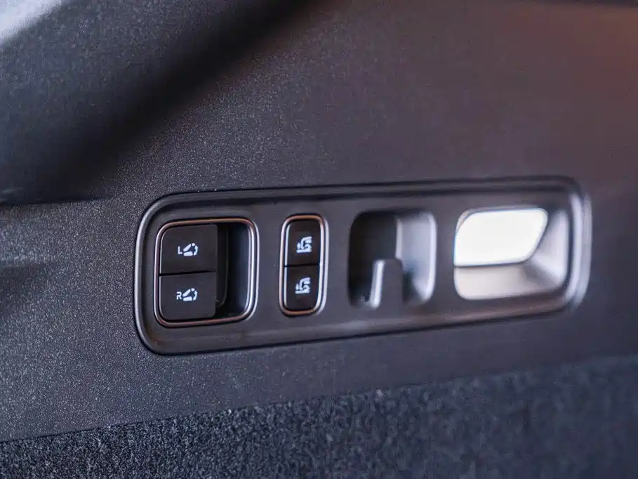 Фото 21 - Li Auto i6