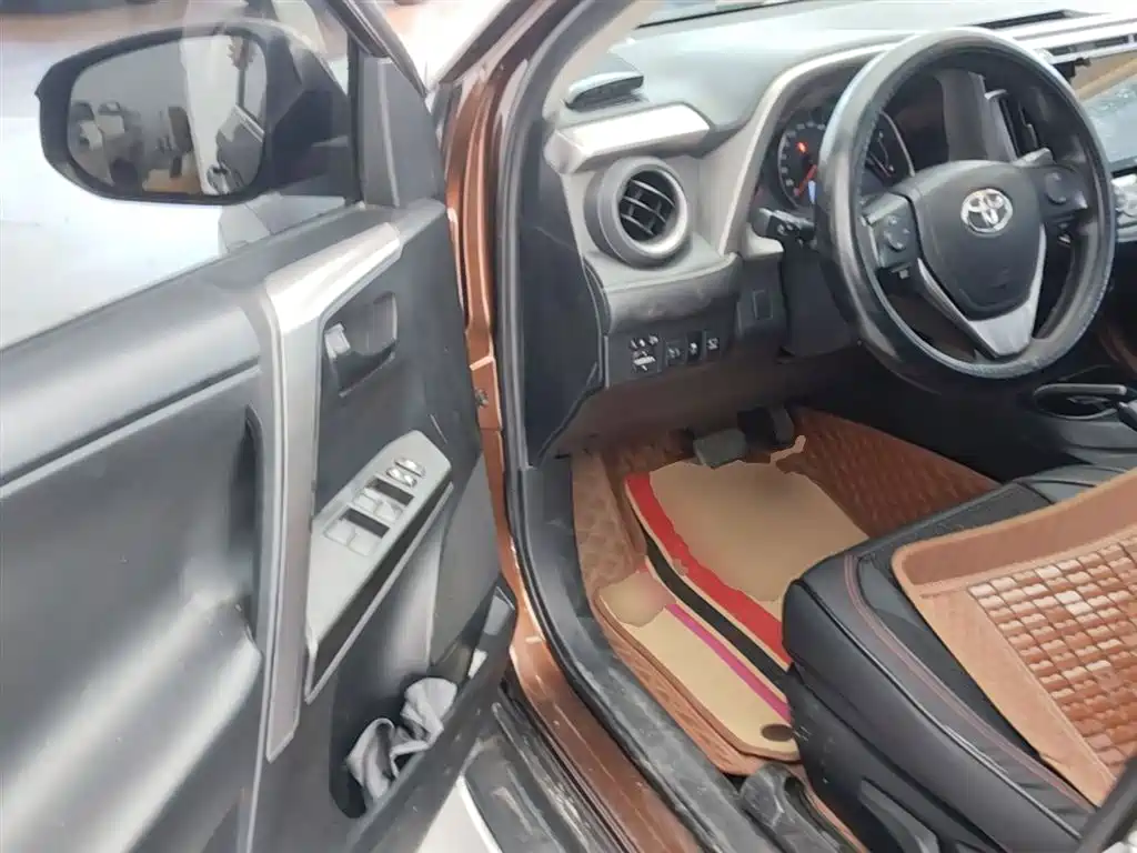 Toyota RAV4 Rongfang 2016 2.0L CVT 2WD Trend (China V) фото 16