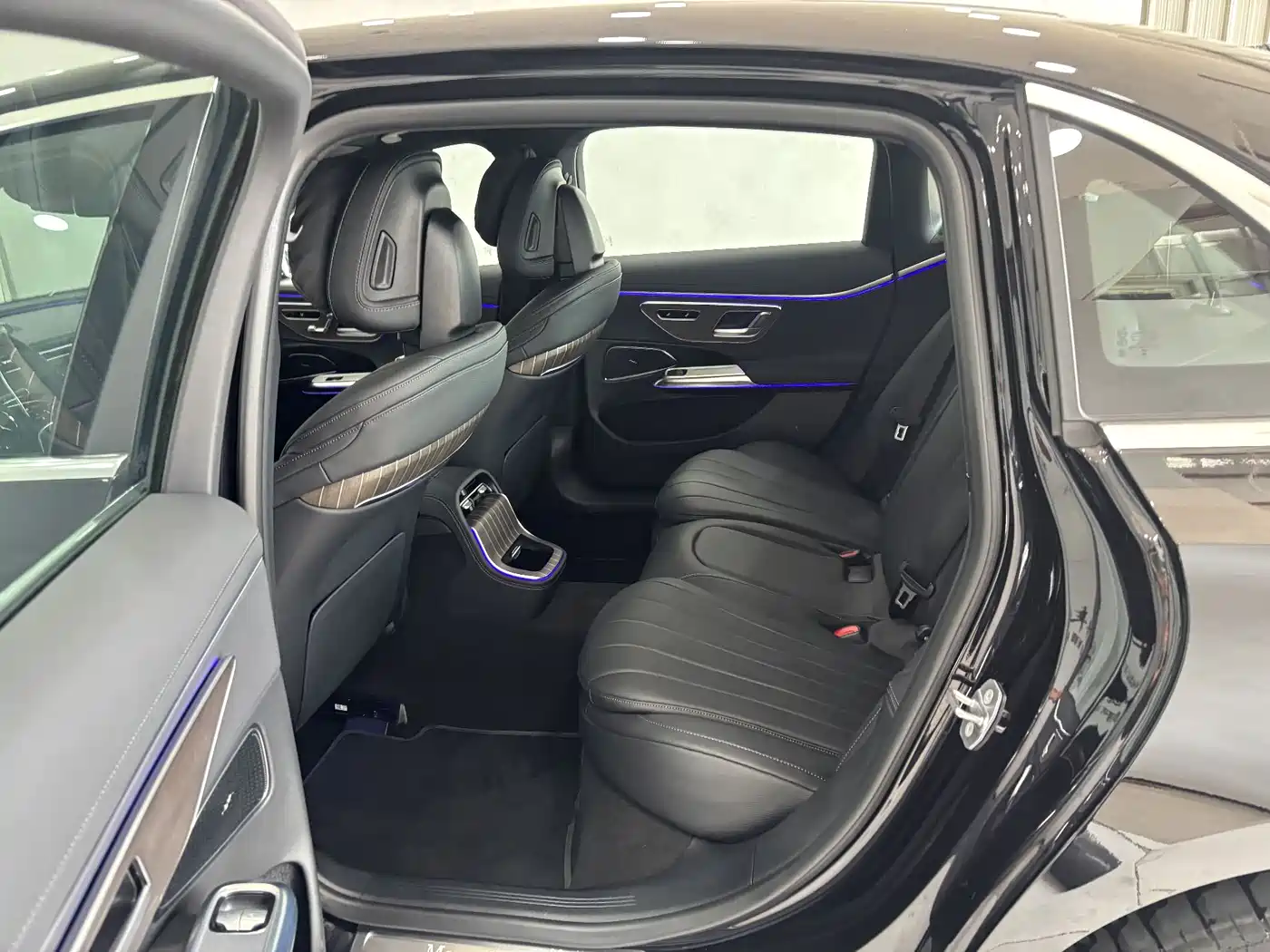 Mercedes-Benz E-Class New Energy 2024 E 350 e L Plug-in Hybrid Sedan фото 22