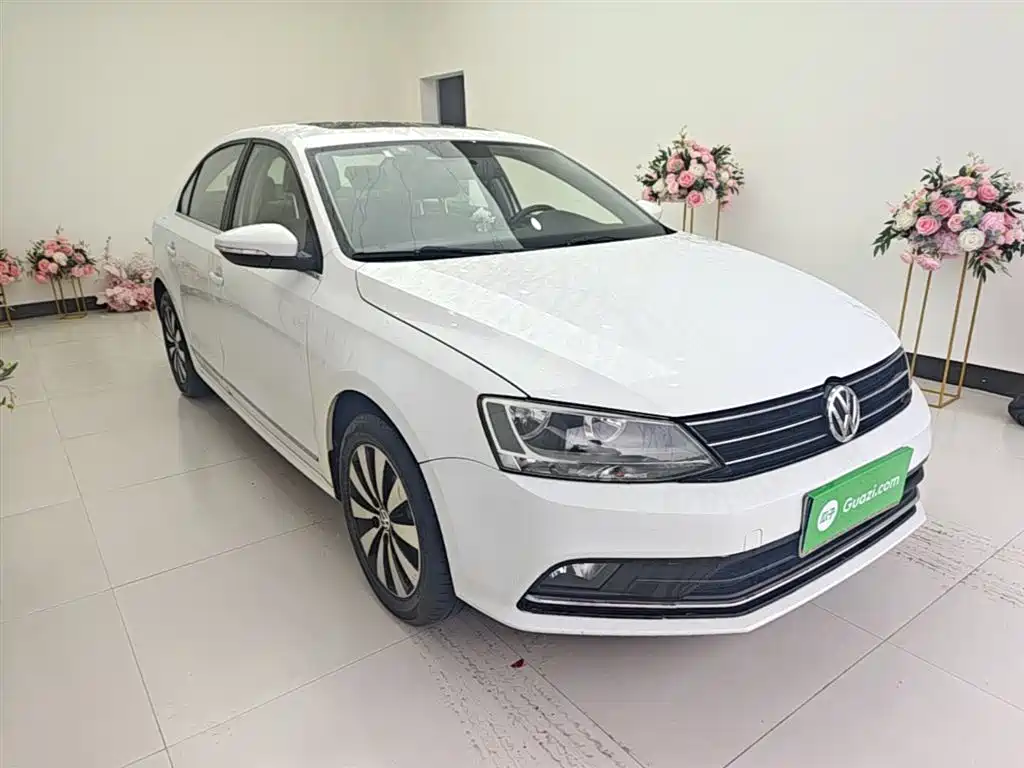 Volkswagen Sagitar 2017 1.6L Automatic Comfort фото 4