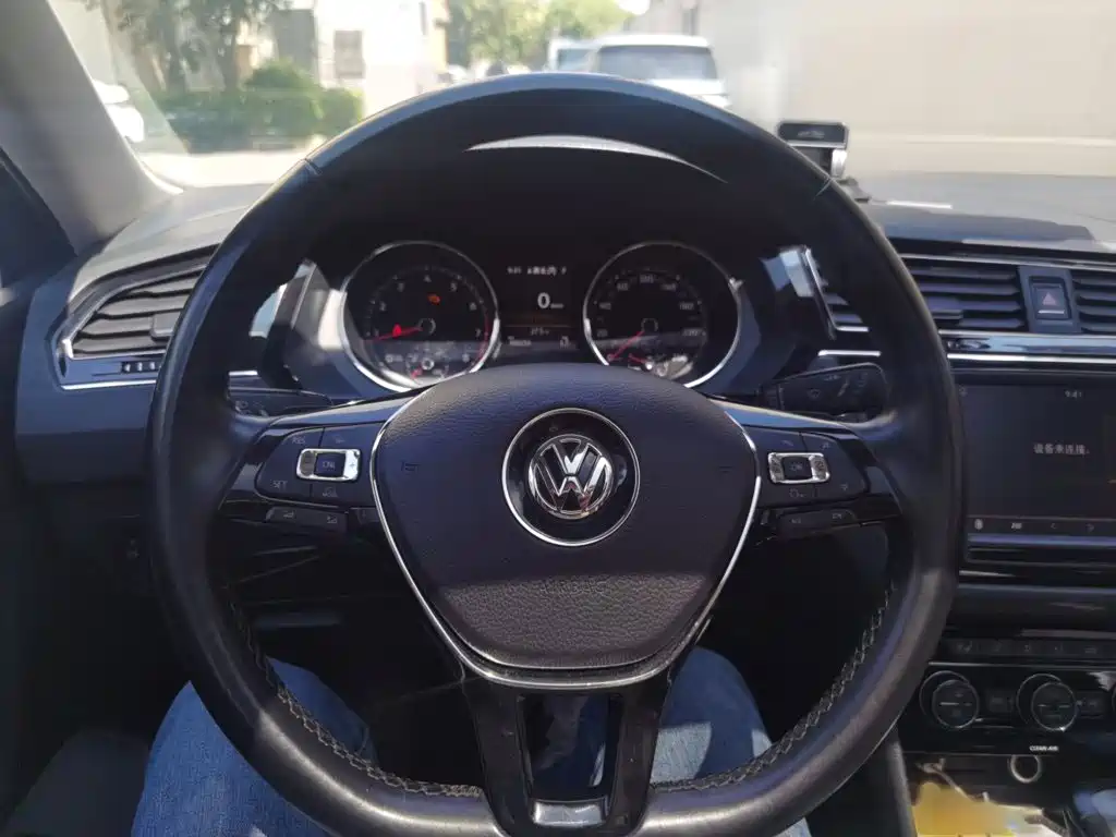 Фото 3 - Volkswagen Tiguan L