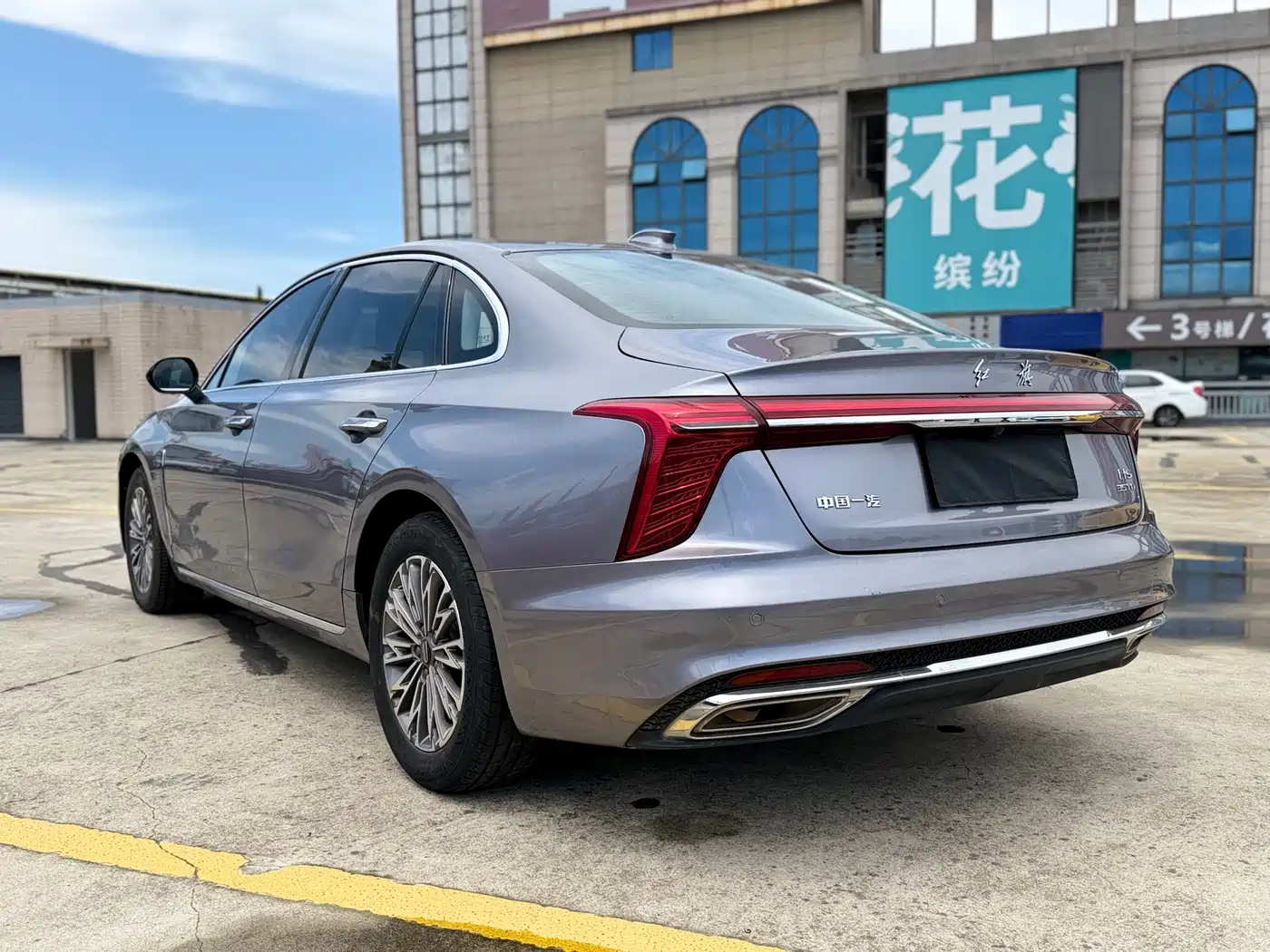 Hongqi H5 2023 1.5T DCT Smart Connect Joy Edition фото 7