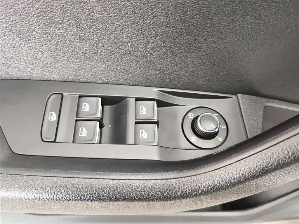 Škoda Superb 2016 TSI330 DSG Smart Edition фото 9