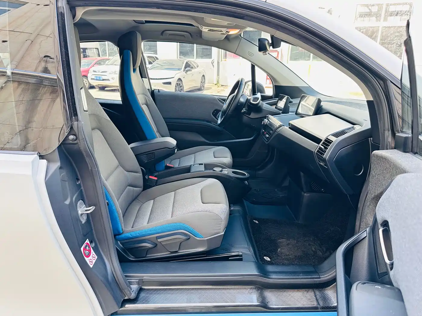 BMW i3 (Import) 2016 Upgraded Luxury Model фото 4