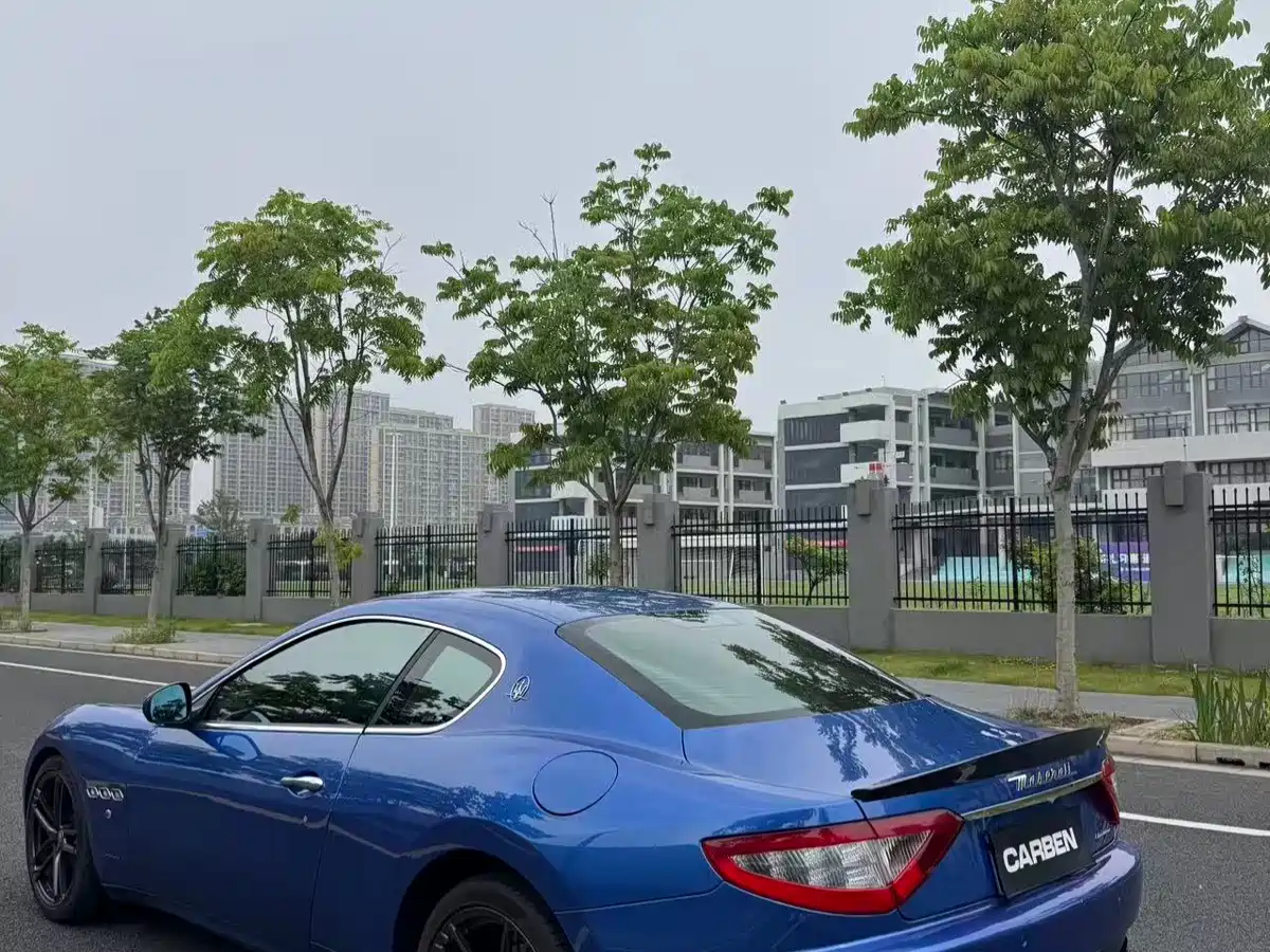 Maserati GranTurismo 2015 2007 4.2L Standard
