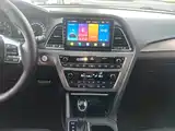 Photo 13 - Hyundai Sonata