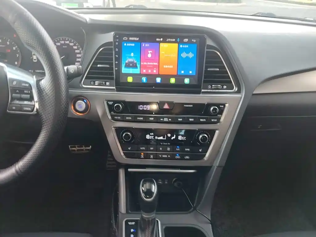 Photo 13 - Hyundai Sonata