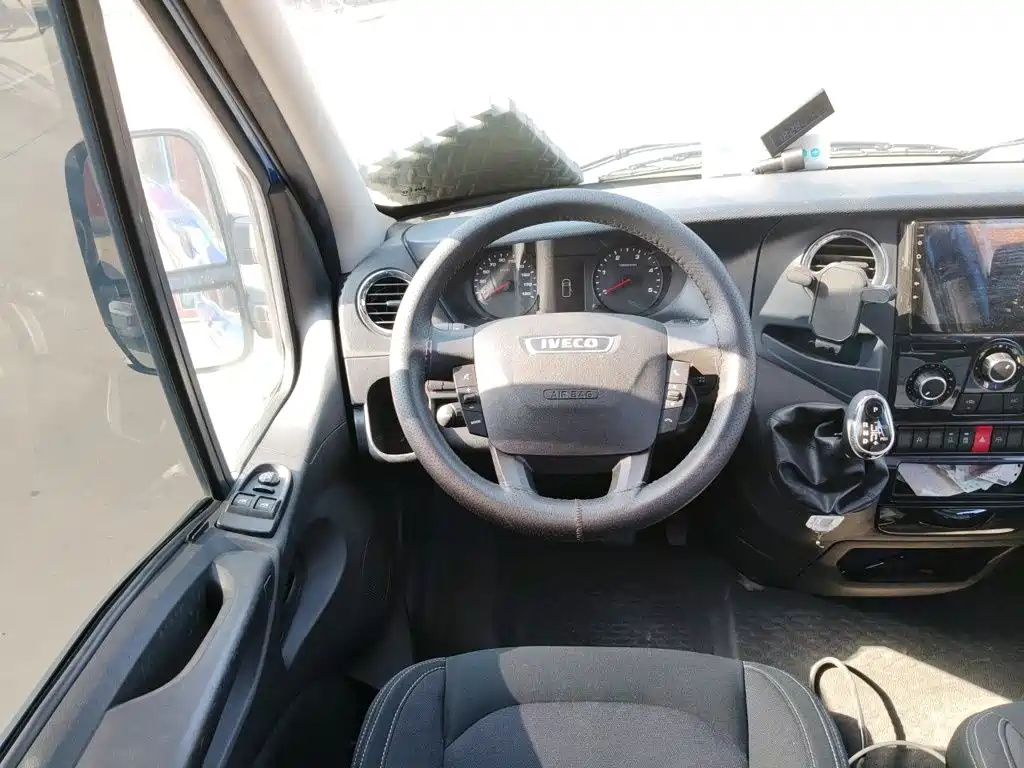 Photo 3 - Iveco Daily