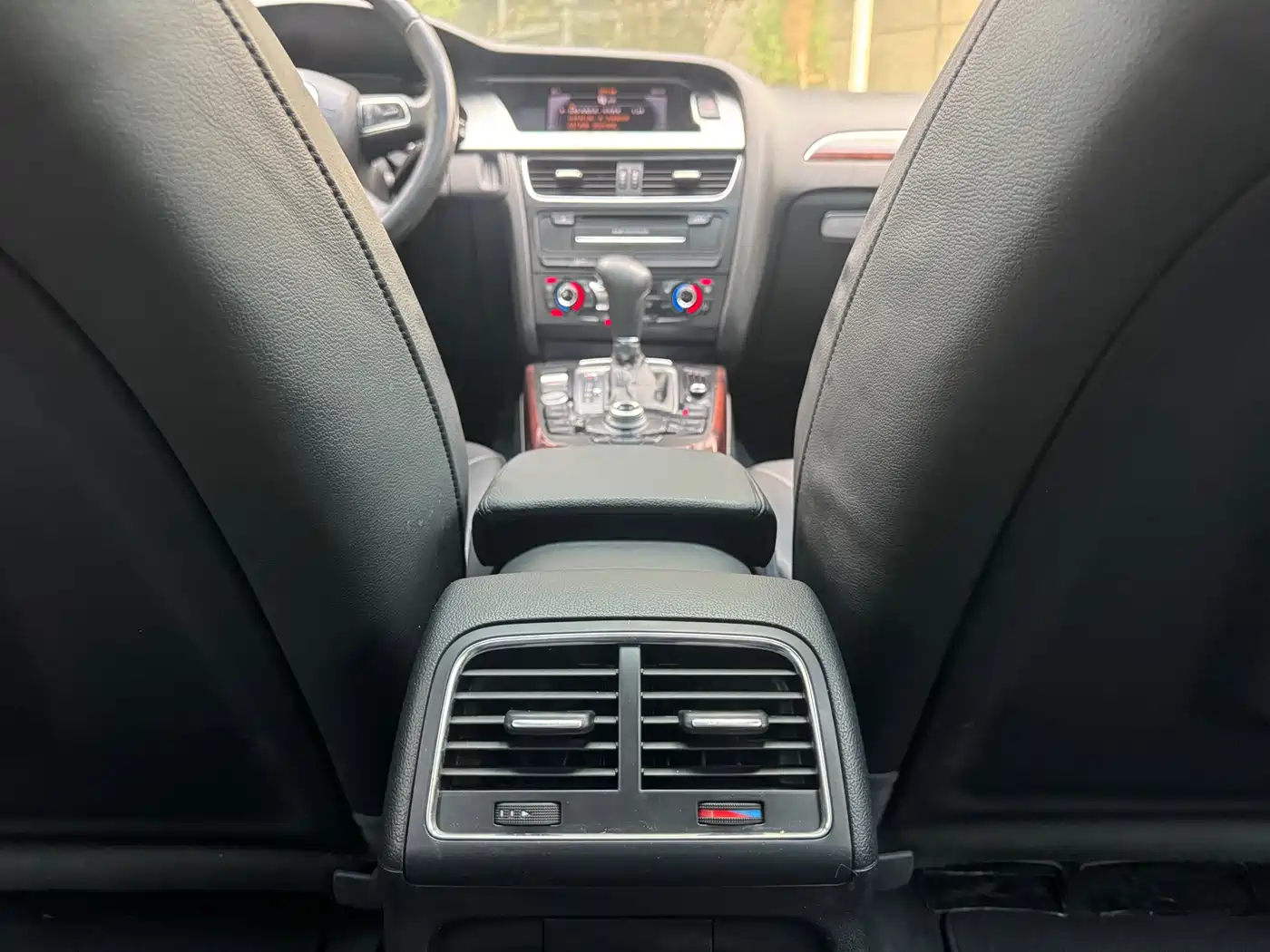 Audi A4L 2012 2.0 TFSI Automatic Technology фото 21