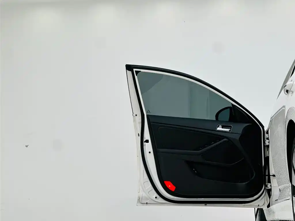 Kia K5 2011 2.0L Automatic DLX фото 12