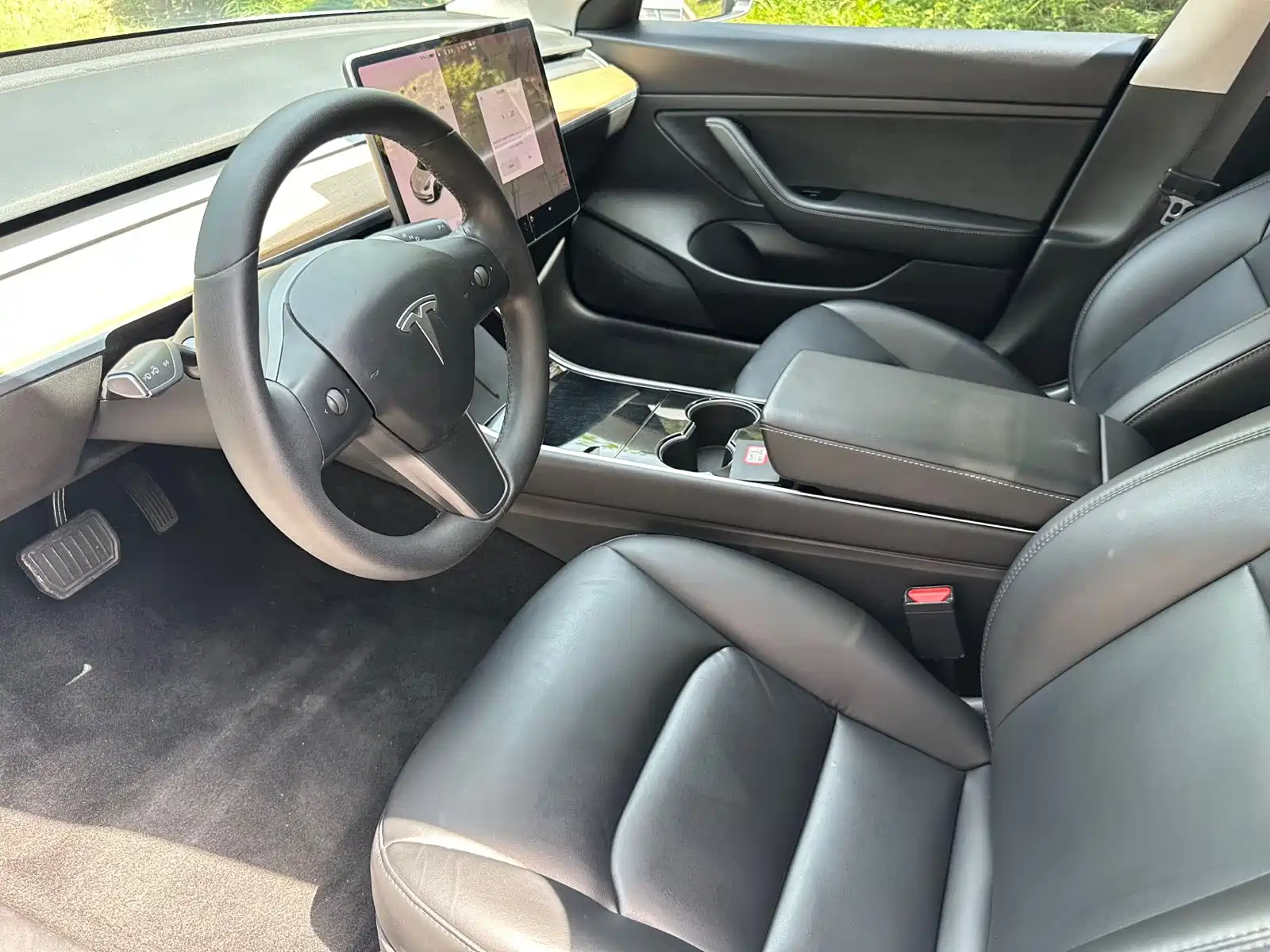 Фото 10 - Tesla Model 3