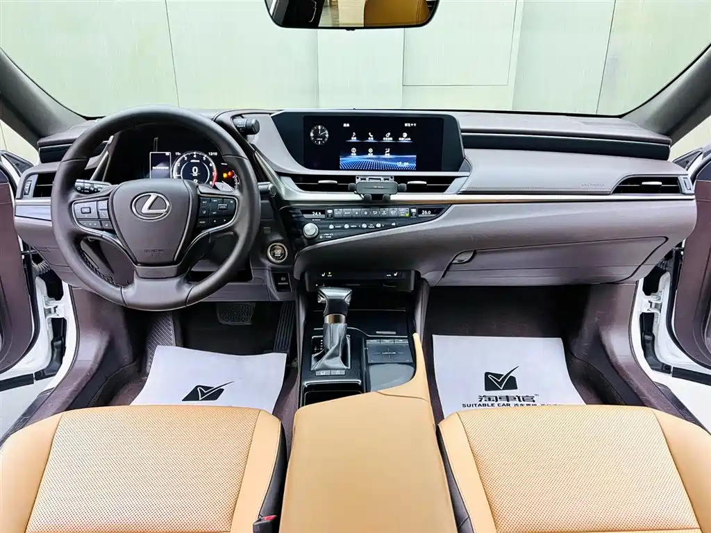 Lexus ES 2020 200 Excellence фото 9