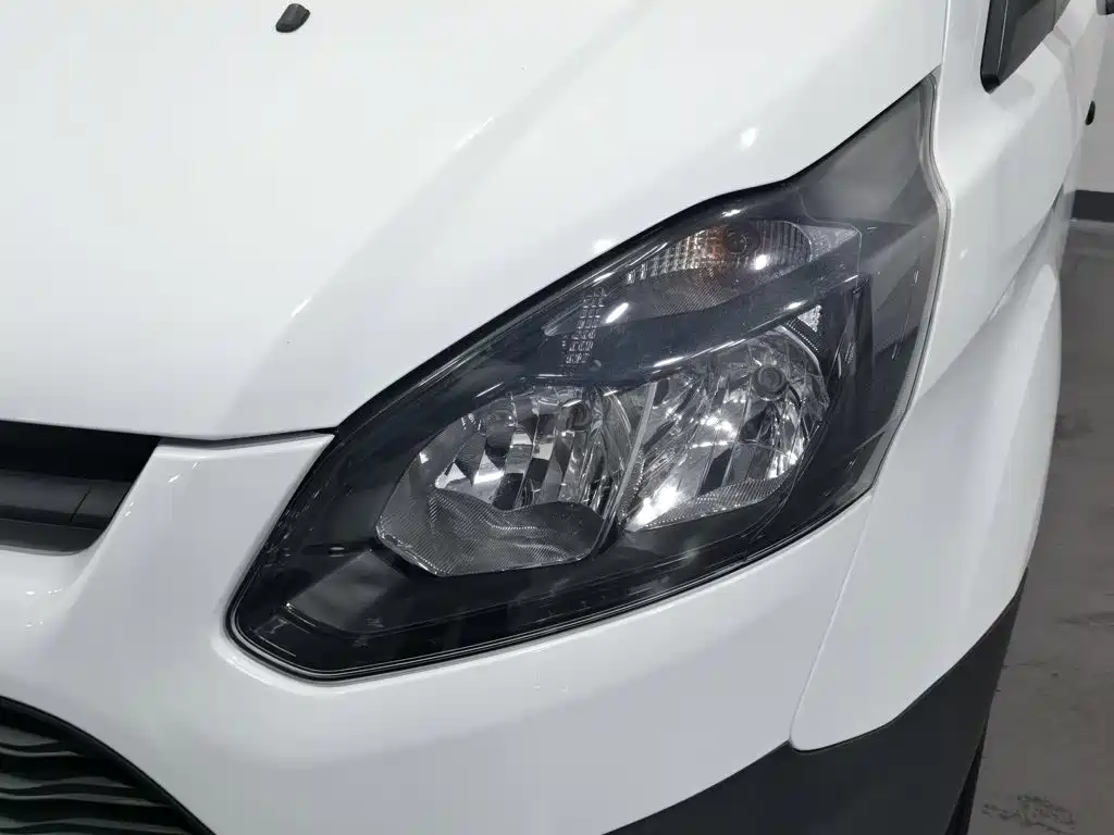 Ford Transit 2021 2019 2.0T Gasoline Multi-Purpose Commercial Vehicle Short Wheelbase Medium Roof 6-Seater China VI