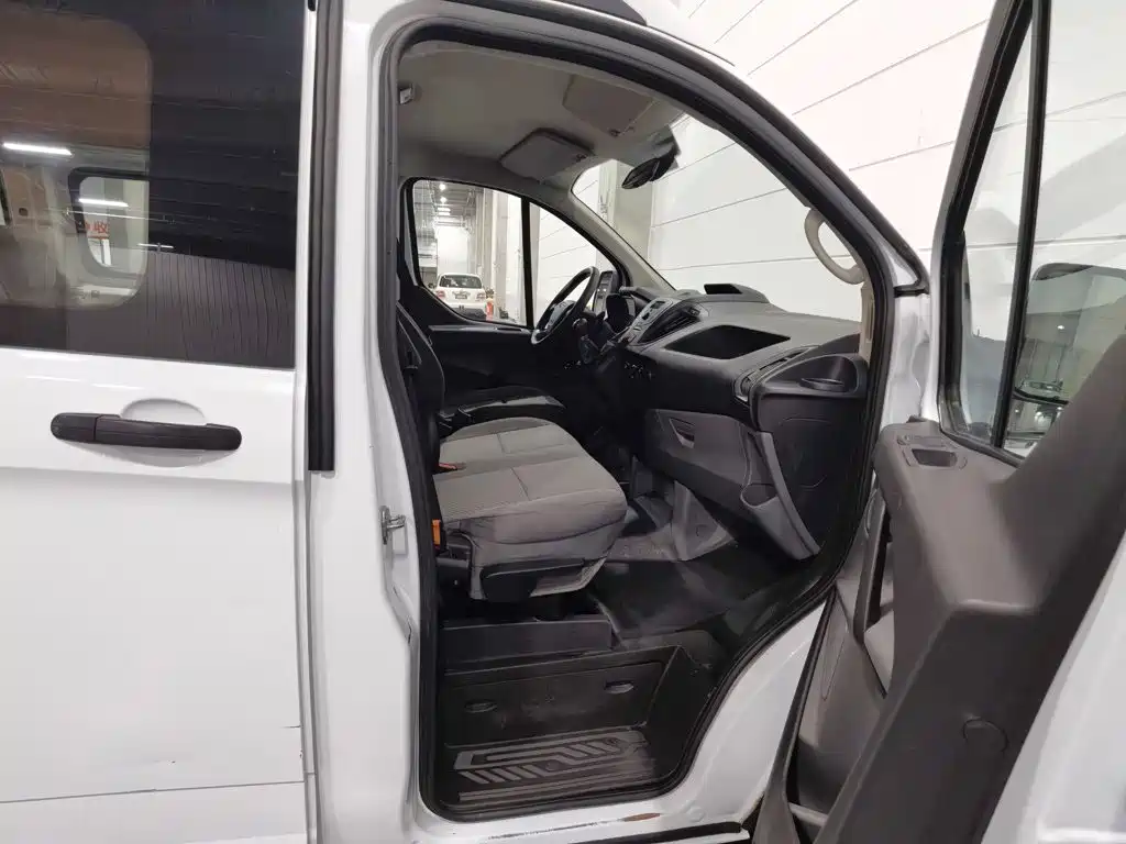 Ford Transit 2021 2019 2.0T Gasoline Multi-Purpose Commercial Vehicle Short Wheelbase Medium Roof 6-Seater China VI