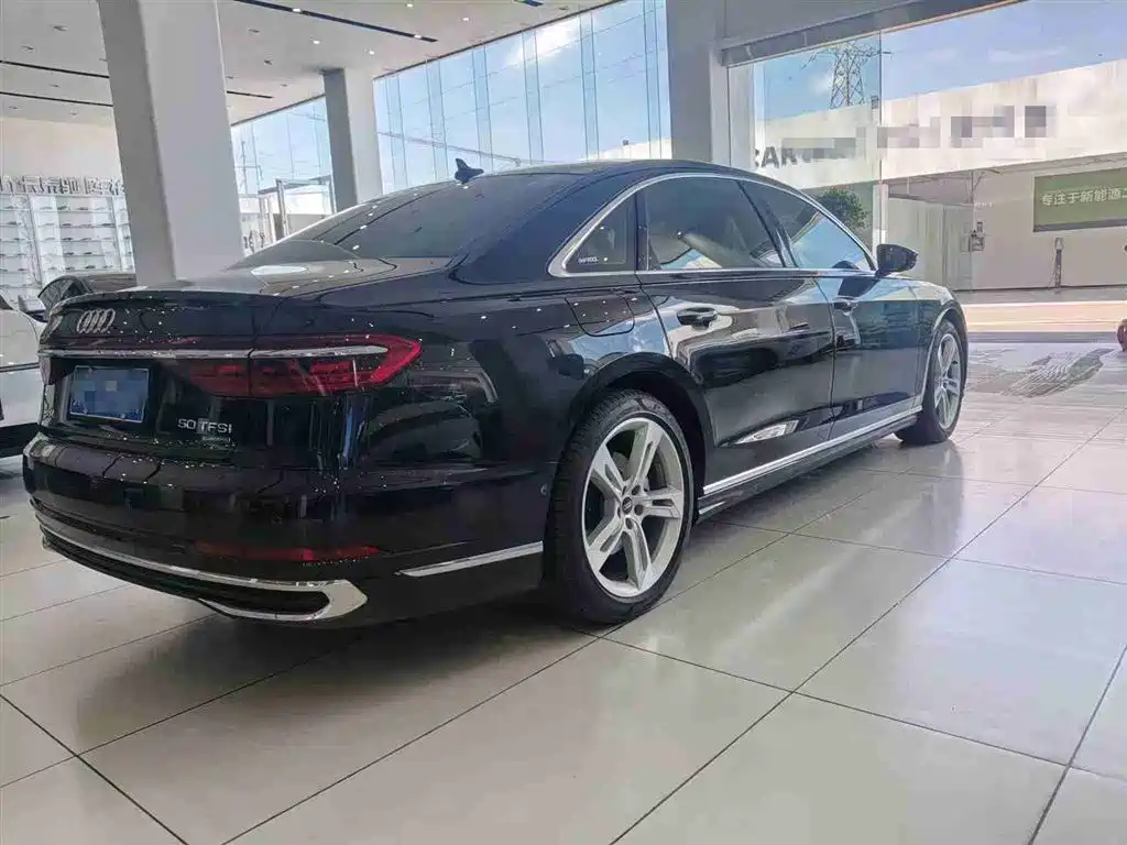 Audi A8 2023 A8L 50 TFSI quattro Exclusive фото 3