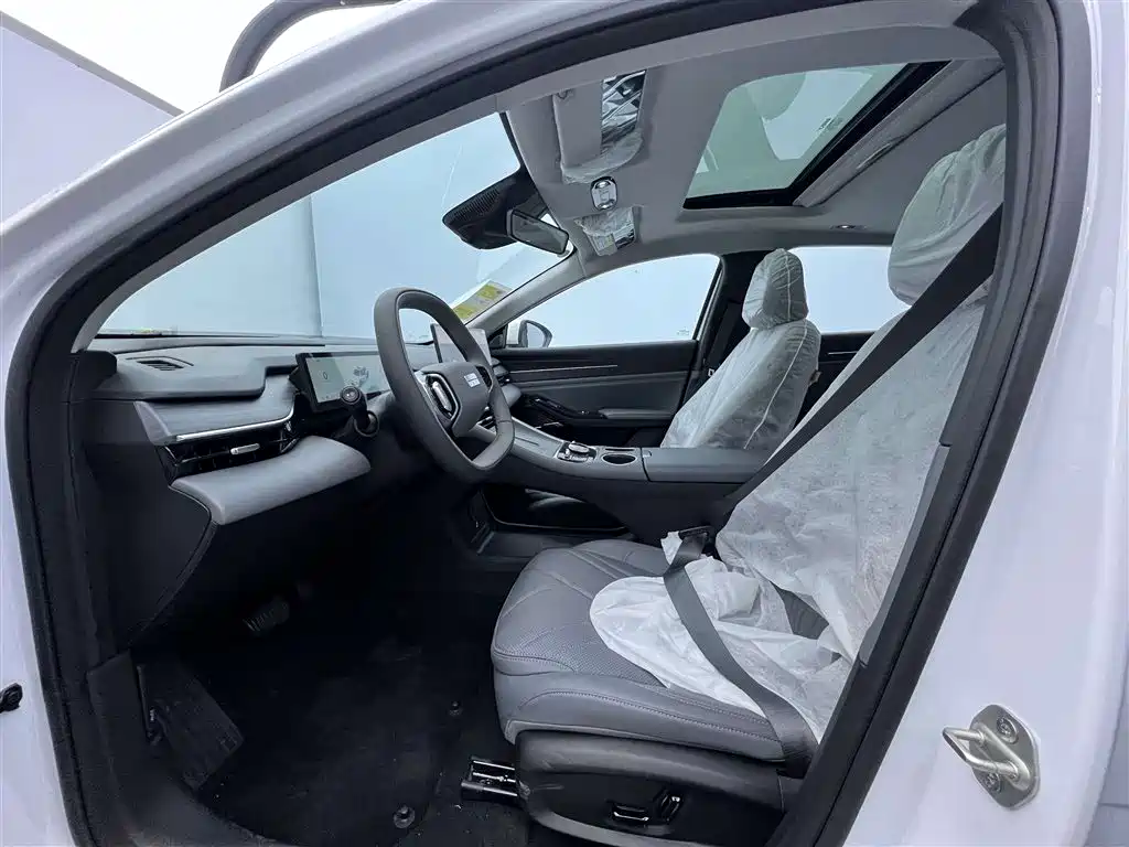 Geely Galaxy Galaxy L6 2025 EM-i 140km Explorer+ Edition фото 16