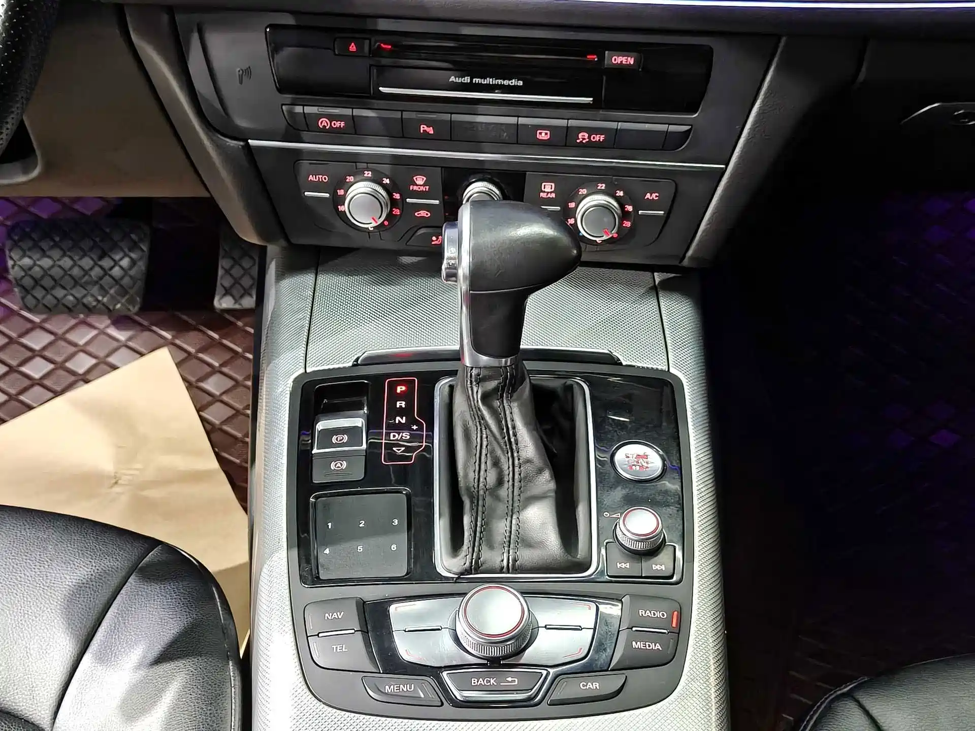 Фото 15 - Audi A6L