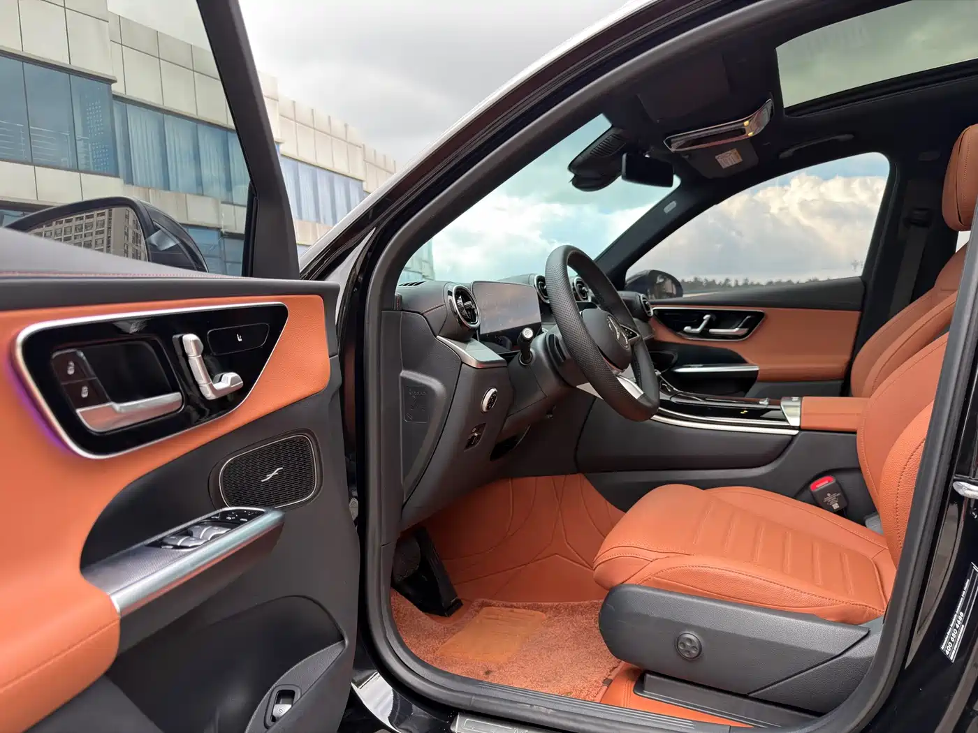 Mercedes-Benz GLC 2024 GLC 260 L 4MATIC Dynamic 5-seater фото 4