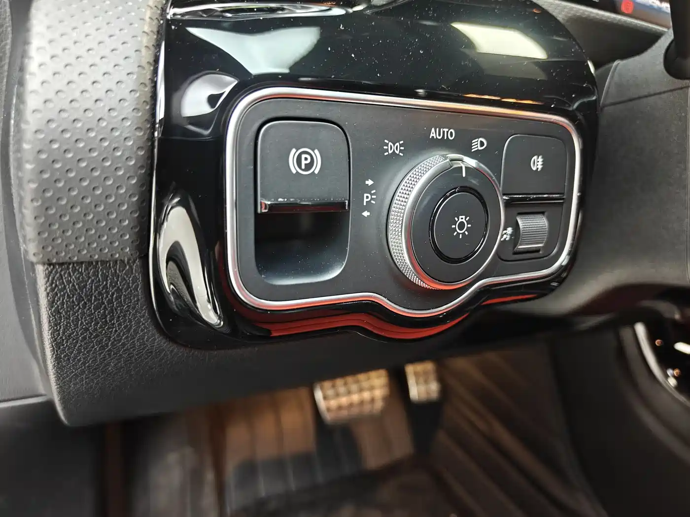 Mercedes-Benz A-Class AMG 2025 AMG A 35 L 4MATIC фото 16