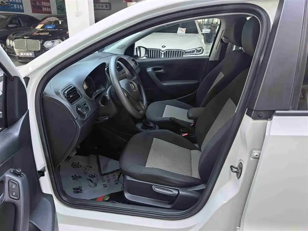 Volkswagen Polo 2018 1.5L Auto Safe Drive фото 4