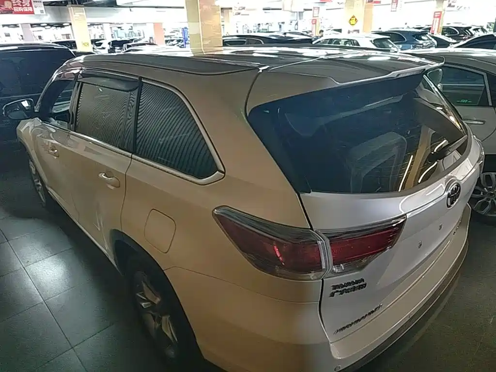 Toyota Highlander 2015 2.0T AWD Luxury Edition 7-seater фото 5