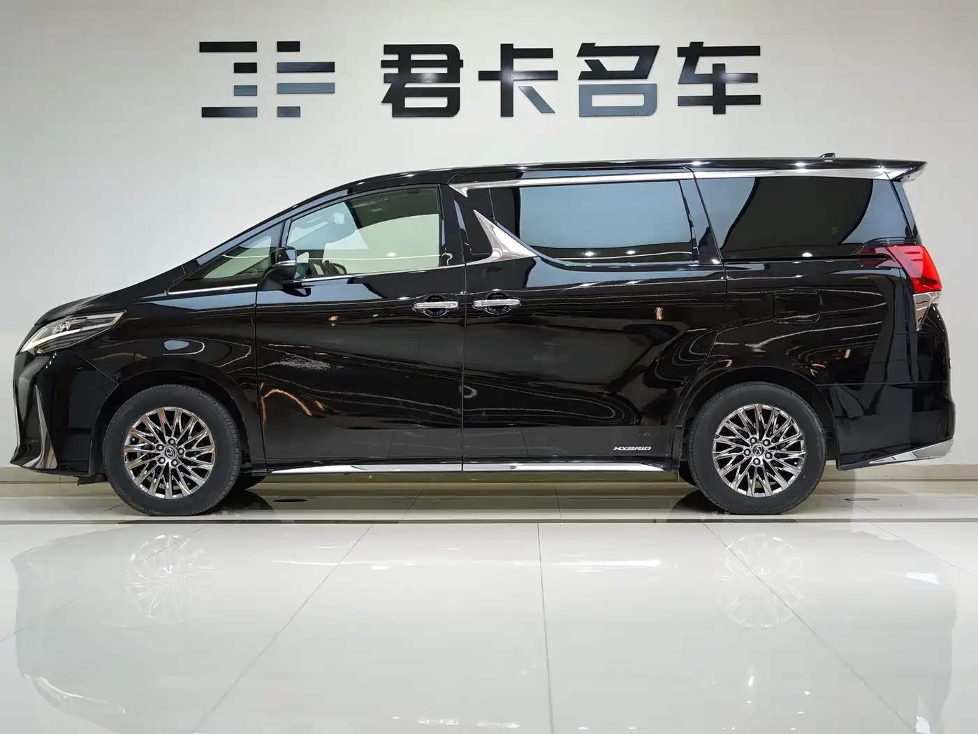 Lexus LM 2020 300h 4-Seat Imperial Edition фото 4