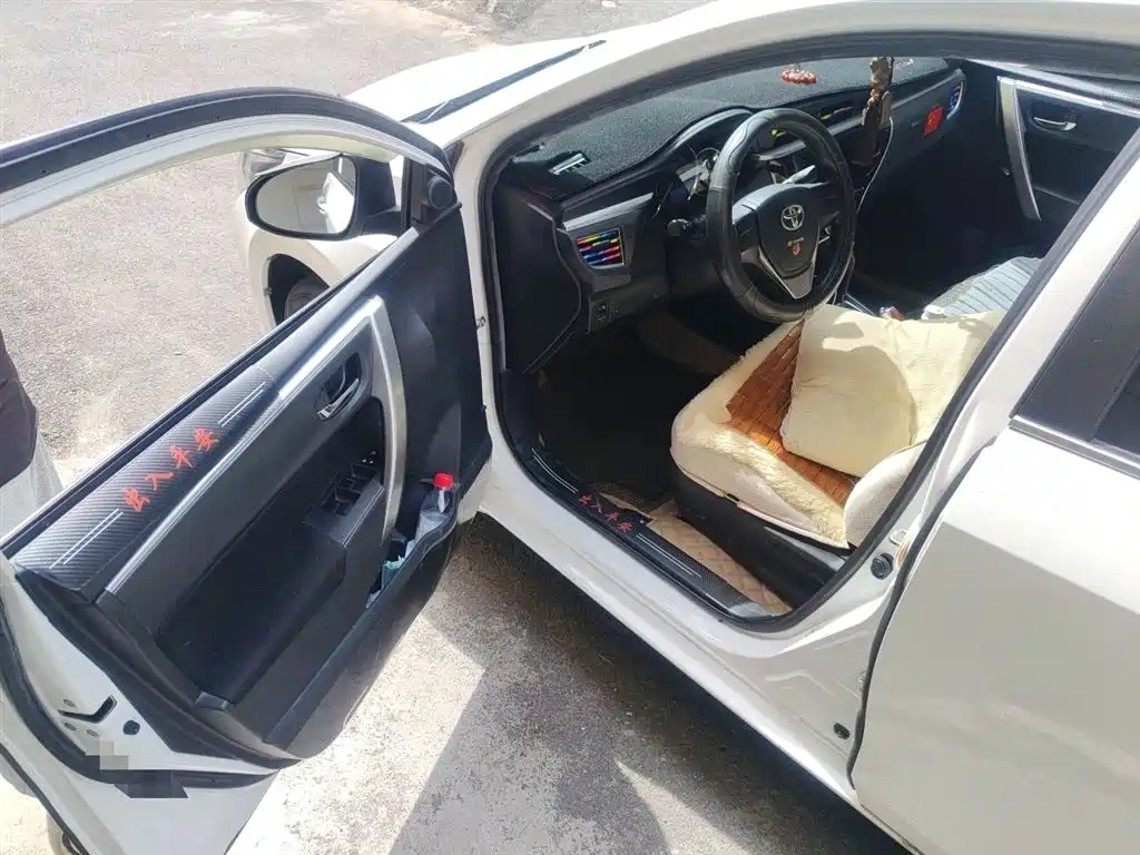 Toyota Corolla 2014 1.6L CVT GL фото 13