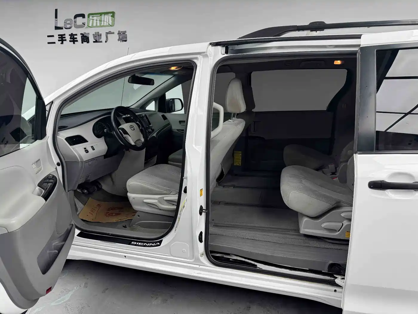 Toyota Sienna 2012