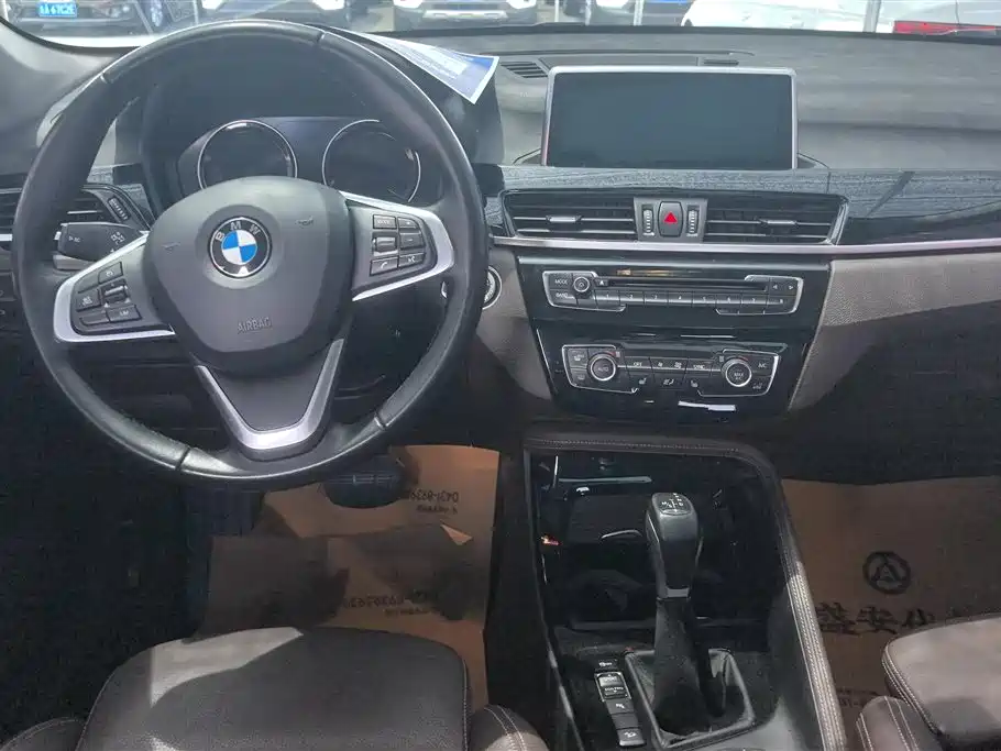 BMW X1 2018 xDrive20Li Luxury Model фото 12