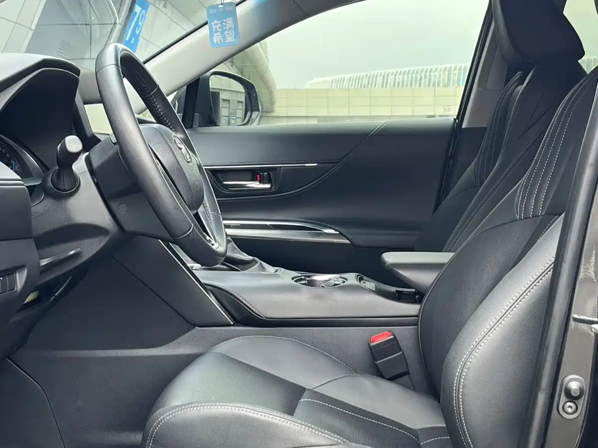 Toyota Lingfang HARRIER 2023 Hybrid 2.5L CVT 2WD Luxury Edition фото 8