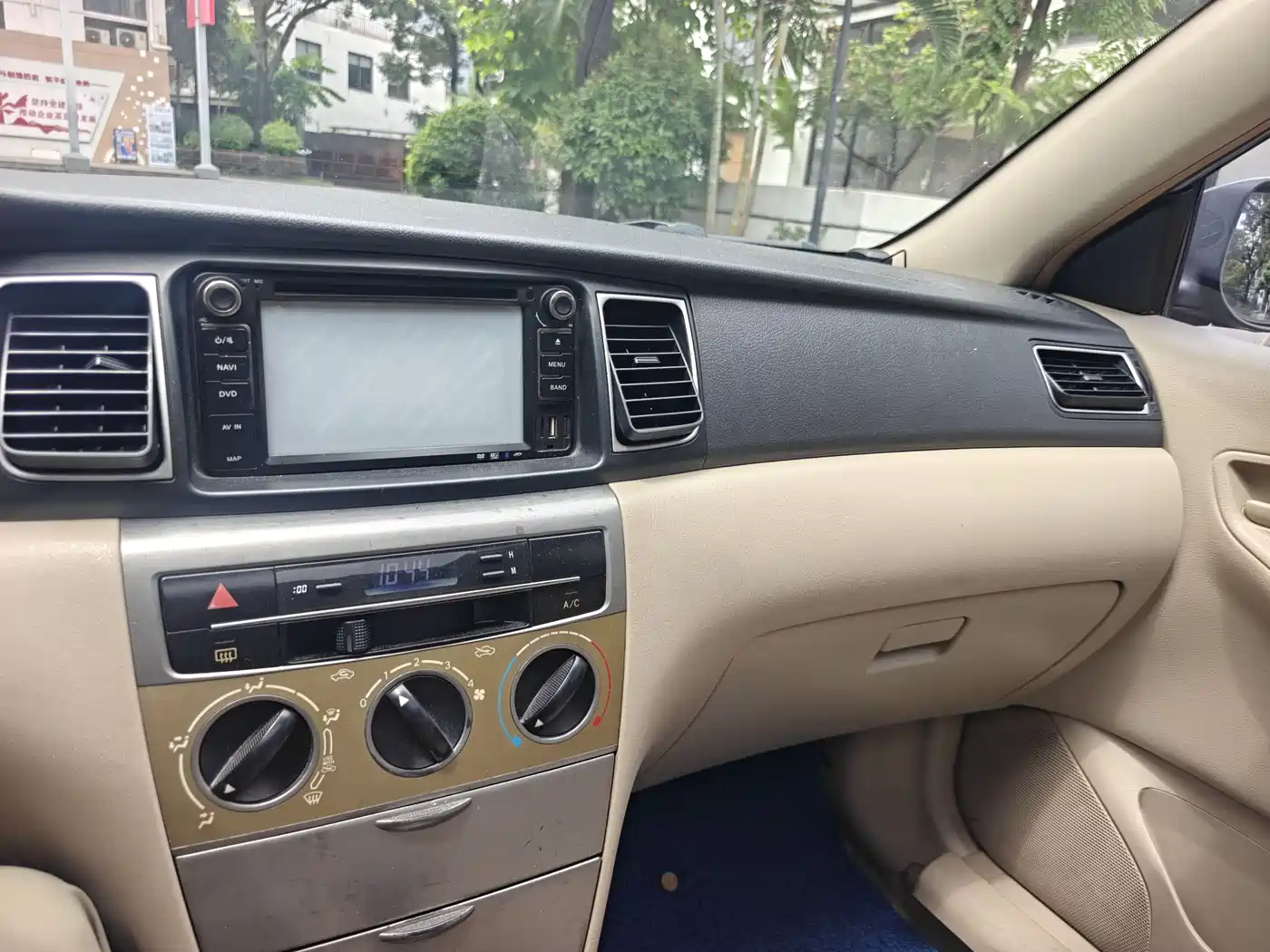 Toyota Corolla 2013 1.6L Automatic Luxury фото 9