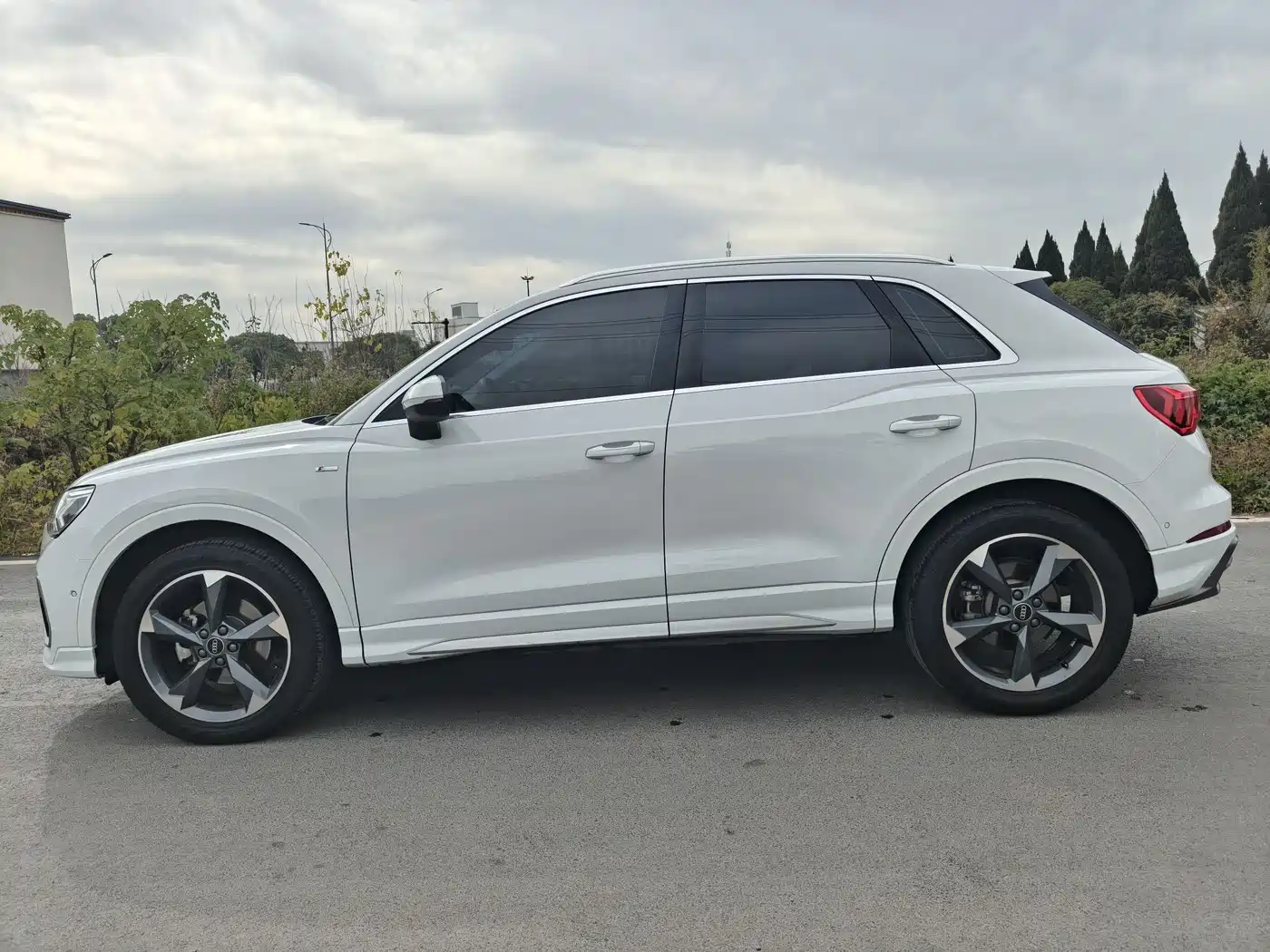 Photo 3 - Audi Q3
