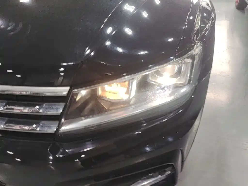 Volkswagen Tiguan L 2021 330TSI Automatic 2WD R-Line Premium фото 24