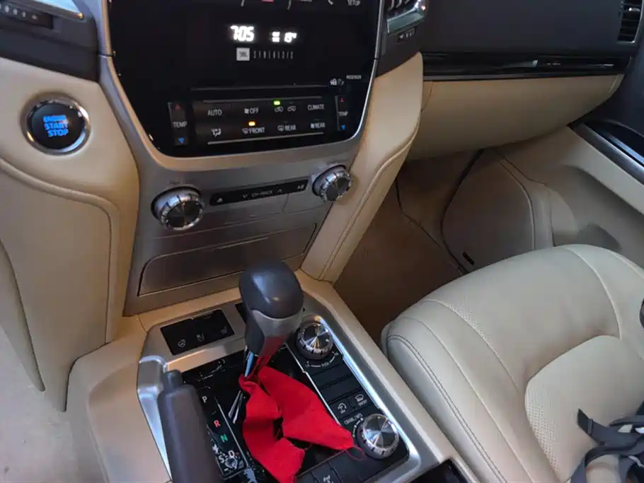 Toyota Land Cruiser 2016 4.6L Automatic VX-R фото 16