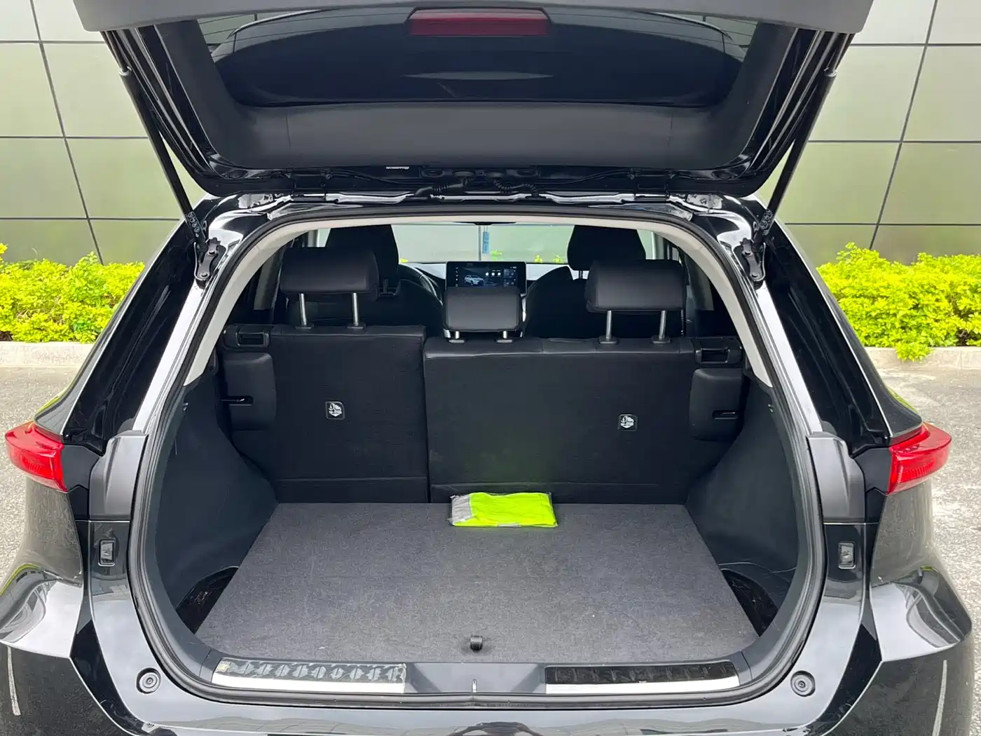 Toyota Lingfang HARRIER 2023 Hybrid 2.5L CVT 2WD Luxury Edition фото 10
