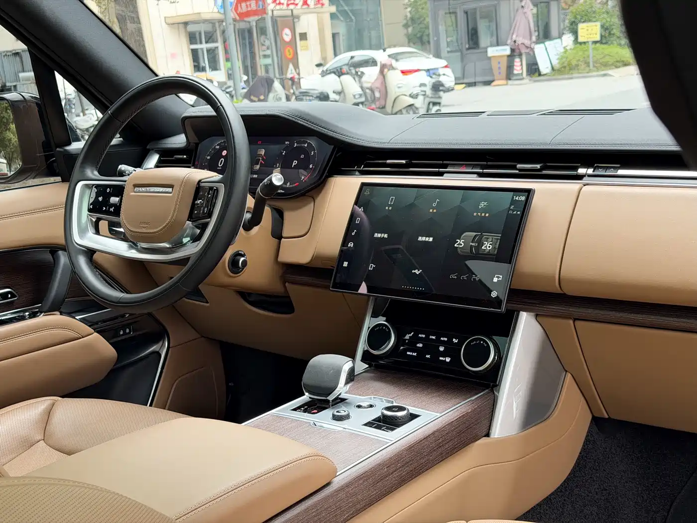 Land Rover Range Rover 2023 3.0 L6 360PS Golden Age Edition фото 20