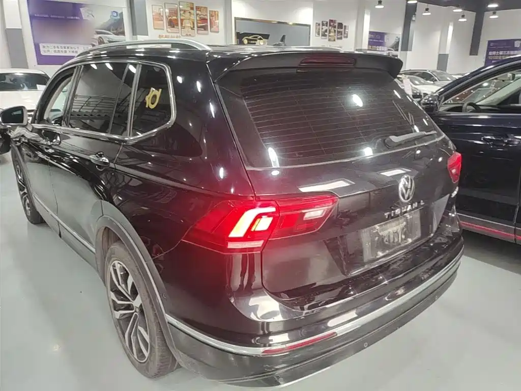 Volkswagen Tiguan L 2021 330TSI Automatic 2WD R-Line Premium фото 5