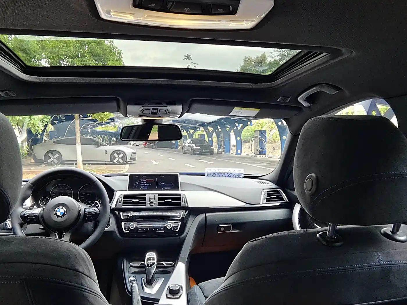 BMW 3 Series 2017 320i M Sport фото 25