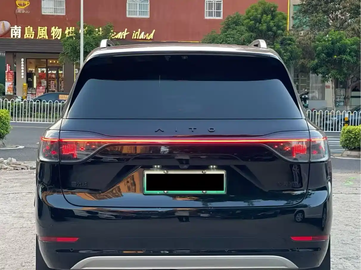 AITO Wenjie AITO M9 2024 Range Extender Max Edition 42kWh 6-seater фото 8