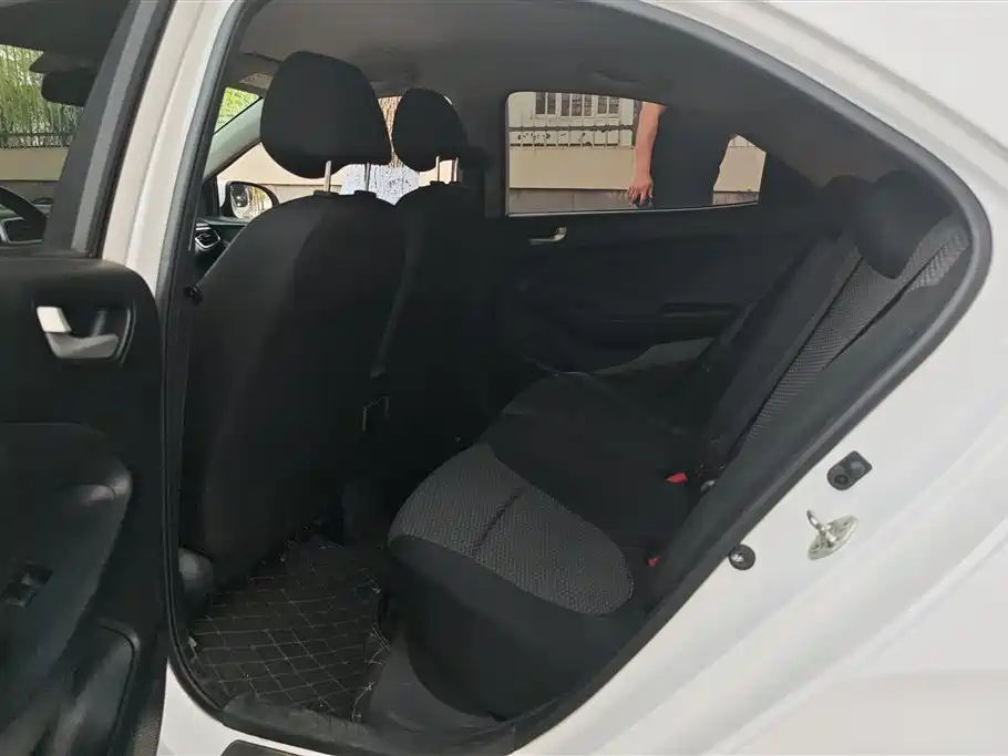 Hyundai Verna 2020 1.4L Manual GL Renewal Edition фото 11
