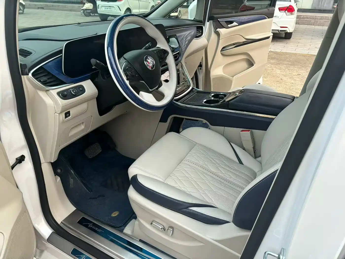 Buick GL8 2021 ES Landlord 653T Comfort фото 5