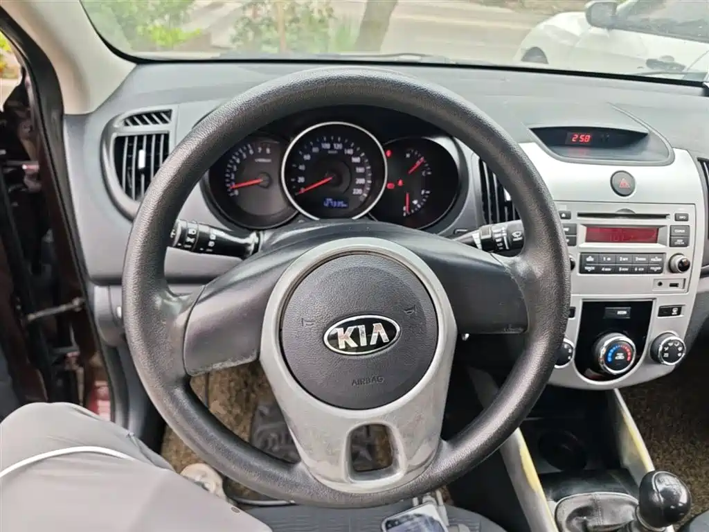 Kia Forte 2014 1.6L MT GL фото 11