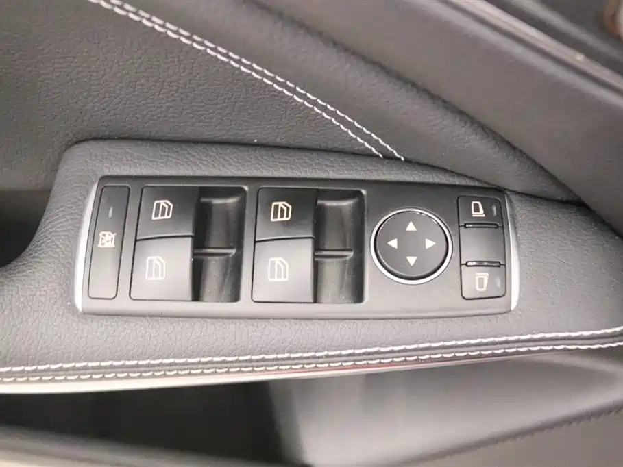 Mercedes-Benz GLA 2017 GLA 200 Dynamic фото 13