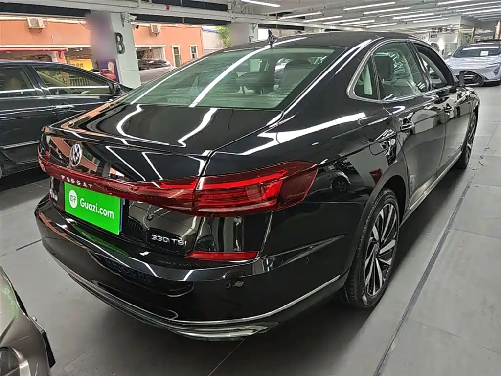 Volkswagen Passat 2022 330TSI Starlight Luxury Edition фото 7