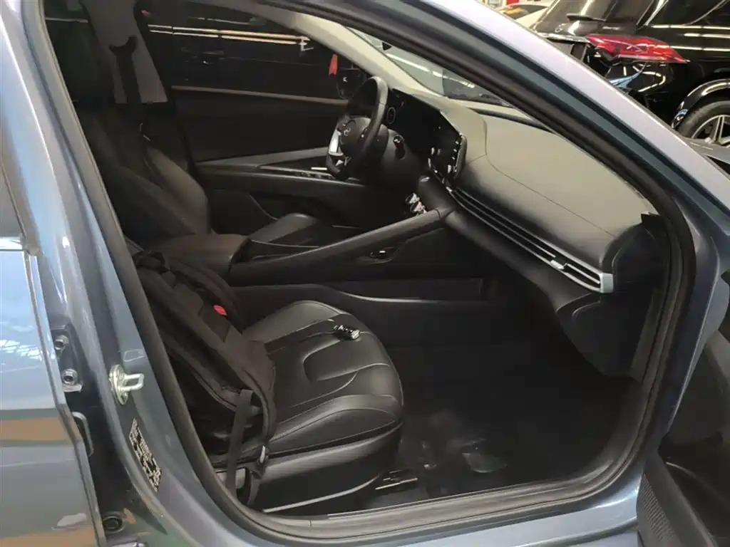 Hyundai Elantra 2023 1.5L CVT GLX Elite Edition фото 25
