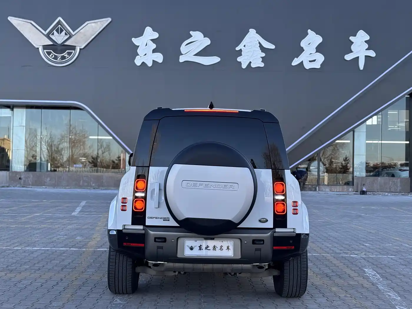 Land Rover Defender 2023 Model 110 3.0T P400 X-DYNAMIC HSE фото 6